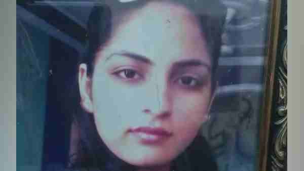 ડબલ મર્ડર કેસમાં ફરાર આરોપીએ ઘરમાં ઘૂસીને પ્રેમિકા પર ગોળીઓ ચલાવી