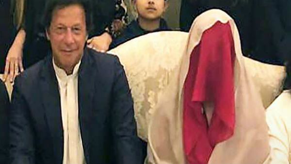 બુશરા તંત્ર મંત્રનો સહારો લેતી હતી