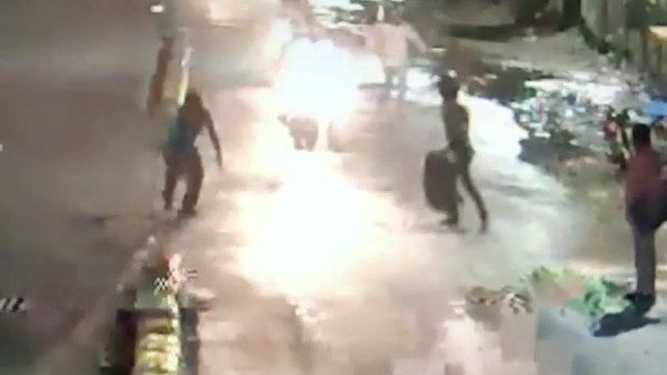 ચપ્પાની અણી પર 20 લાખના હીરાની લૂંટ, સીસીટીવીમાં કેદ થઇ ઘટના