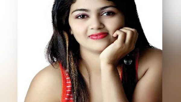 ટ્વિંકલ ઠાકર અને સ્વાતિ ઠાકર શું કરે છે?