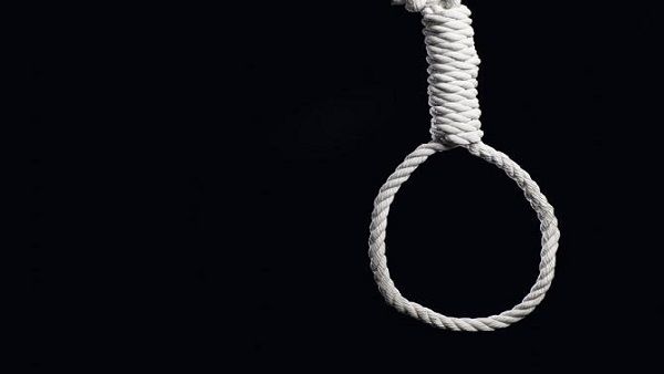 એક સિનિયર અને બીજા 6 સહકર્મીઓ પર ફોન ટેપ કરવાનો આરોપ