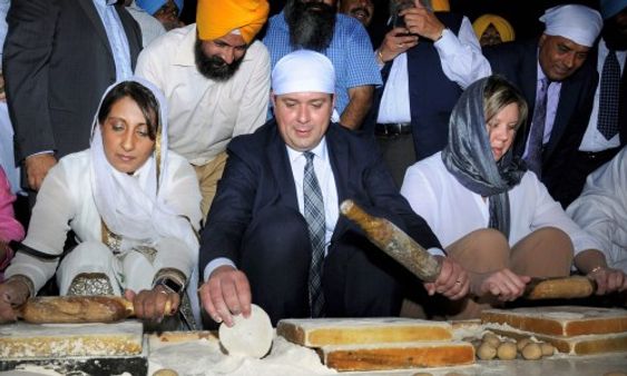 42મી સંસદમાં પંજાબી મૂળના 18 સાંસદો હતા 42મી સંસદમાં પંજાબી મૂળના 18 સાંસદો હતા