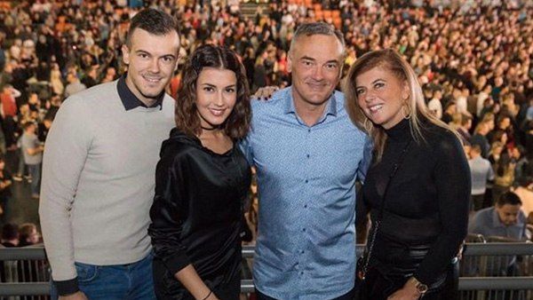 કોલગર્લ સર્વિસ લેવાનો પણ આરોપ