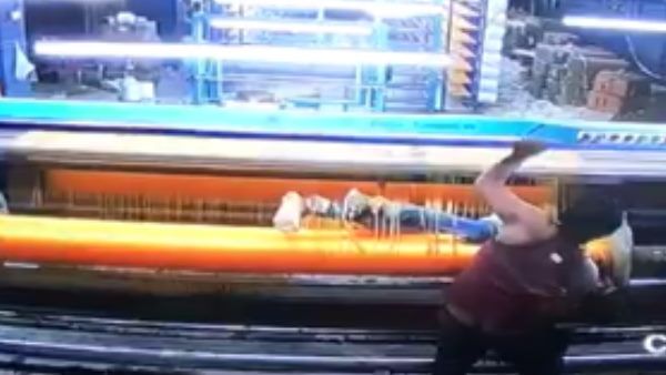 બેદરકારીના કારણે મશીનમાં ફસાયો 