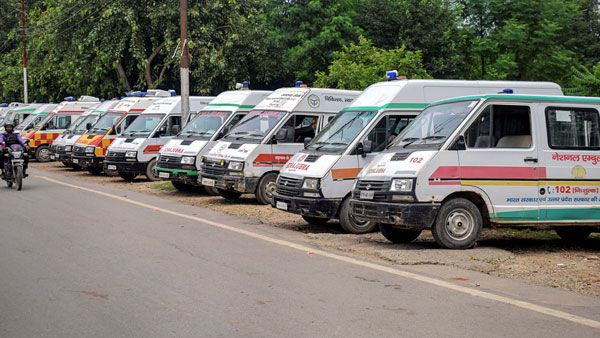 9) એમ્બ્યુલન્સને રસ્તો ન આપવો