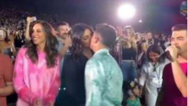 કૉન્સર્ટ વચ્ચે પ્રિયંકા-નિકનો રોમાન્સ