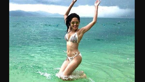 એકલી મસ્તી કરી રહી છે