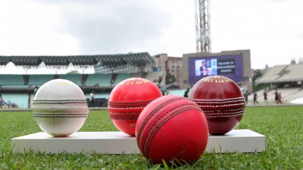 પિંક વર્સિસ રેડ બોલ