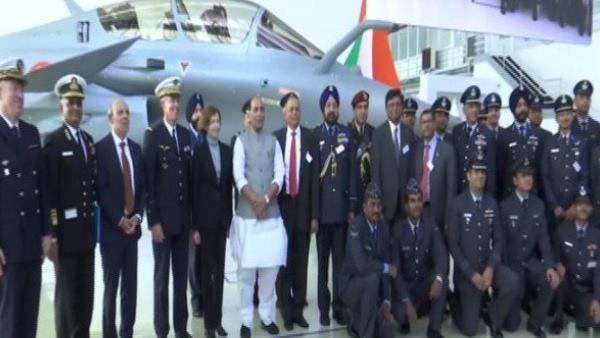 ભારત માટે ઐતિહાસિક દિવસ, રાજનાથ સિંહે ફ્રાંસમાં રિસીવ કર્યું પહેલું રાફેલ એરક્રાફ્ટ