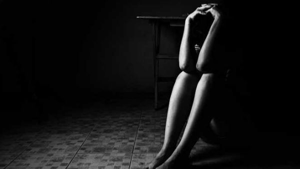 બદનામ કરવાની ધમકી