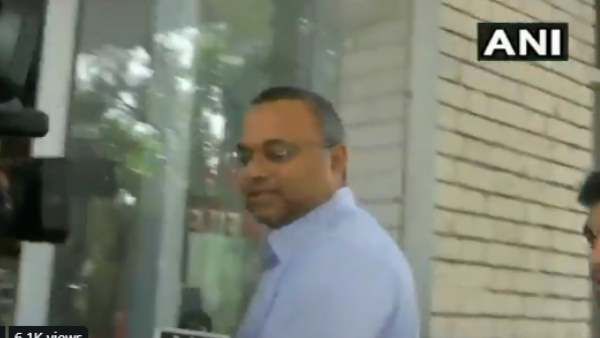 Video: INX મીડિયા કેસમાં ઈડી સામે હાજર થયા કાર્તિ ચિદમ્બરમ, બોલ્યા, હેપ્પી દશેરા કહેવા આવ્યો હતો