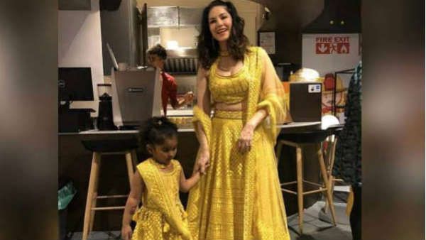 એક રંગના કપડા