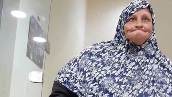 મહિલા ભીખ માંગતી હતી મહિલા ભીખ માંગતી હતી