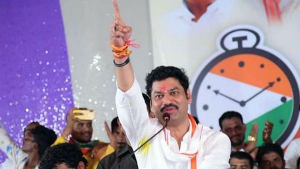 મહારાષ્ટ્ર ચૂંટણી પરિણામઃ પરલીથી ધનંજય મુંડે આગળ, જેમના પર લાગ્યો હતો ચારિત્ર હનનનો આરોપ