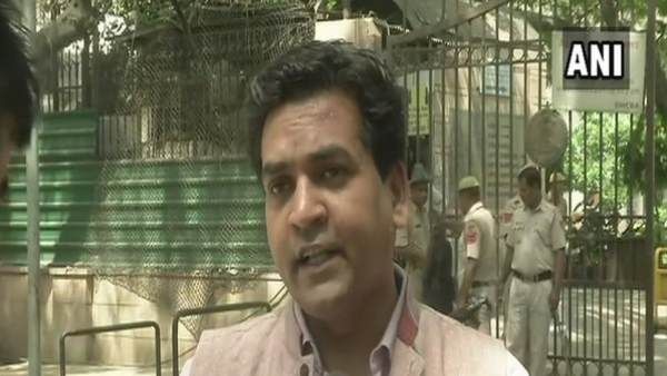 કપિલ મિશ્રાએ લઘુમતીઓને ફટાકડા સાથે જોડ્યા