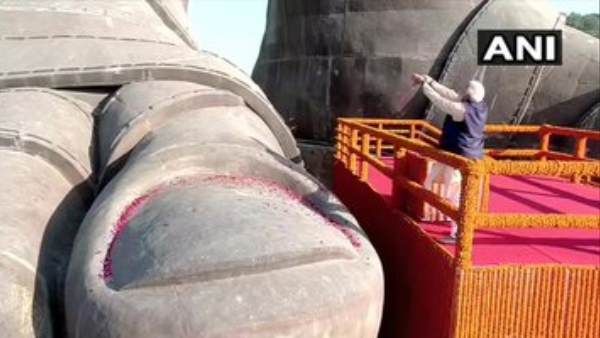 સરદાર વલ્લભભાઈ પટેલ જયંતિઃ પીએમ મોદીએ લોખંડી પુરુષને કેવડિયા ખાતે આપી શ્રદ્ધાંજલિ