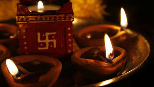 શિક્ષણ મેળવવા માટે દીવો