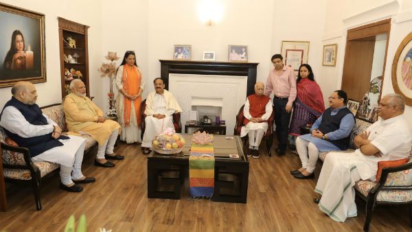 92 વર્ષના થયા લાલકૃષ્ણ અડવાણી, ઘરે જઈને પીએમ મોદીએ પાઠવી શુભકામના