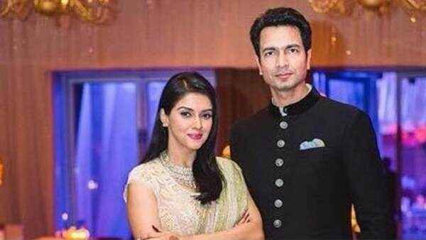 આસિન થોટ્ટૂમકલ અને રાહુલ શર્મા