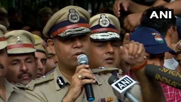 વકીલને એ જ દિવસે છોડવામાં આવ્યો હતો વકીલને એ જ દિવસે છોડવામાં આવ્યો હતો