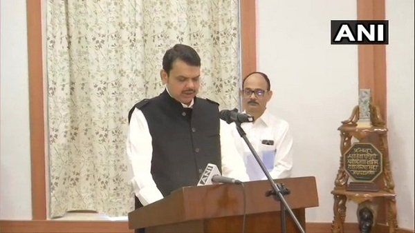 ઘણા દિવસોથી એનસીપી-કોંગ્રેસ અને શિવસેના વચ્ચે ચાલી રહી હતી વાતચીત