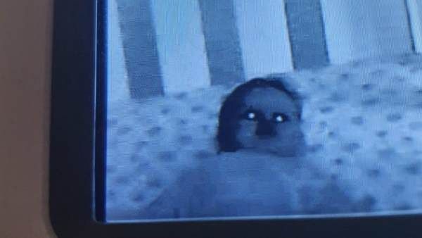 બાળક પર નજર રાખવા માતા-પિતાએ લગાવ્યો કેમેરો, જે દેખાયું તે જોઈને ચોંકી ઉઠ્યા