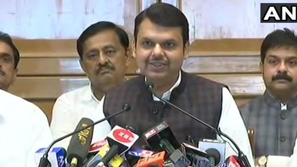 દેવેન્દ્ર ફડણવીસે રાજીનામું આપ્યું