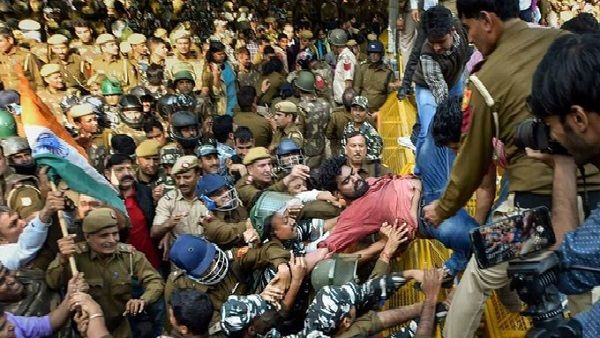 સંસદમાં પણ ઉઠ્યો લાઠીચાર્જનો મુદ્દો