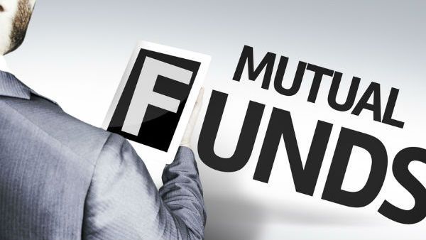 વધુ રિટર્ન આપતા ટૉપ મ્યચ્યુઅલ ફંડ વધુ રિટર્ન આપતા ટૉપ મ્યચ્યુઅલ ફંડ