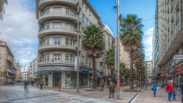 કોઈપણ ડર વિના લોકો રસ્તા પર ચાલે છે કોઈપણ ડર વિના લોકો રસ્તા પર ચાલે છે