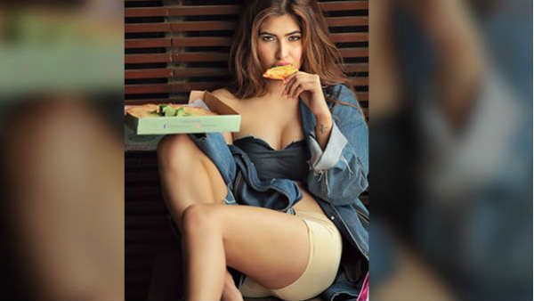 સની સિંહની ઉજડા ચમનમાં 