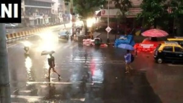 વાવાઝોડા ‘મહા'ની અસર, મુંબઈમાં વરસાદ, આ રાજ્યોમાં આવી શકે આંધી-તોફાન