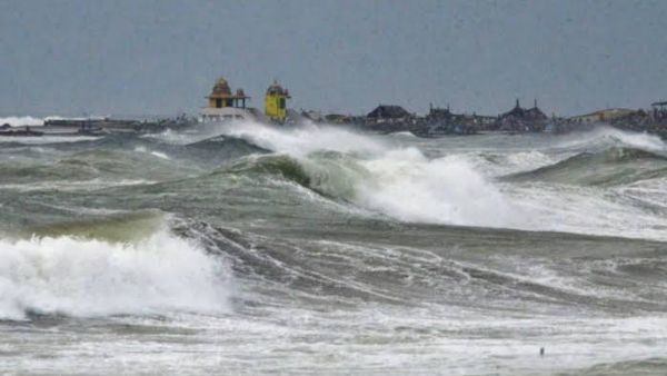 આગામી 24 કલાકમાં ગુજરાત પહોંચશે વાવાઝોડુ ‘મહા', 12 જિલ્લામાં ભારે વરસાદની સંભાવના