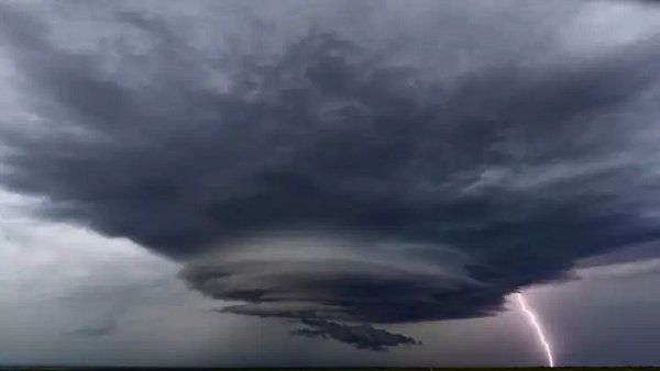 ચાર ચાર વાવાઝોડાં અને ભારે વરસાદથી નુકસાન