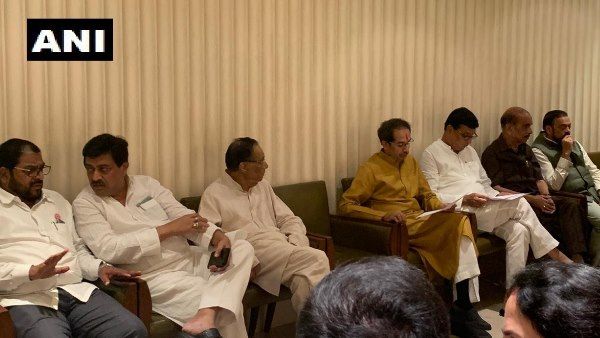 મહારાષ્ટ્રઃ શિવસેના, એનસીપી, કોંગ્રેસ ગઠબંધન 'મહા વિકાસ અઘાડી'ના નેતા ચૂંટાયા ઉદ્ધવ ઠાકરે