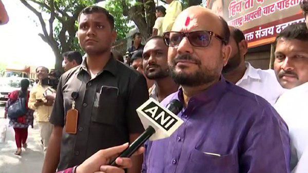 શિવસેનાની બેઠક પૂર્ણ, હોર્સ ટ્રેડિંગના ડરથી ધારાસભ્યો બે દિવસ માટે 5 સ્ટાર હોટલમાં શિફ્ટ થશે