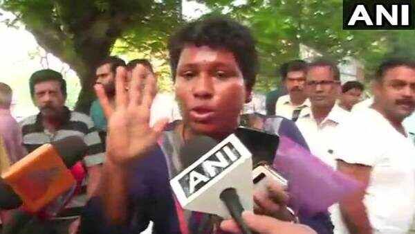 Video: સબરીમાલા ગયેલી બિંદુ પર લાલ મરચાથી હુમલો, લગાવ્યો છેડતીનો આરોપ