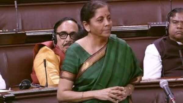 મોદી સરકારે પહેલી વાર માન્યુ આર્થિક વૃદ્ધિમાં થયો ઘટાડો પરંતુ દેશમાં રિસેશન જેવી સ્થિતિ નથી