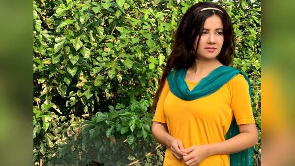 કોણ છે પાકિસ્તાની સિંગર રાબી પીરઝાદા?