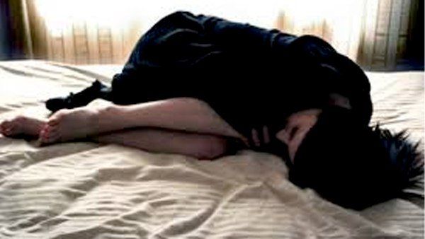 ગળુ દબાવીને મારી, પેટ્રોલ છાંટીને જીવતી સળગાવી