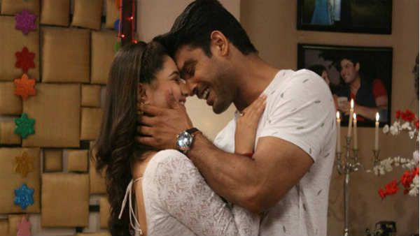 Big Boss 13 પહેલા સિદ્ધાર્થ-રશ્મિ વચ્ચે આવો હતો રોમાન્સ, જૂનો Video લીક