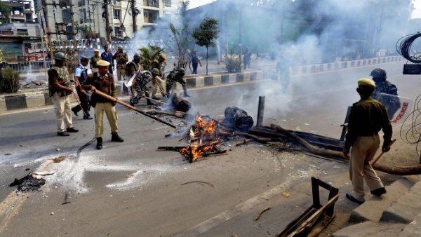 ચાર દિવસથી રેલ અને માર્ગ વ્યવહાર પ્રભાવિત ચાર દિવસથી રેલ અને માર્ગ વ્યવહાર પ્રભાવિત