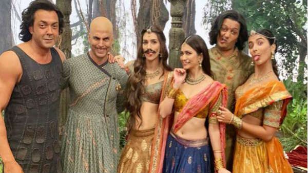 હાઉસફૂલ 4 - 195 કરોડ