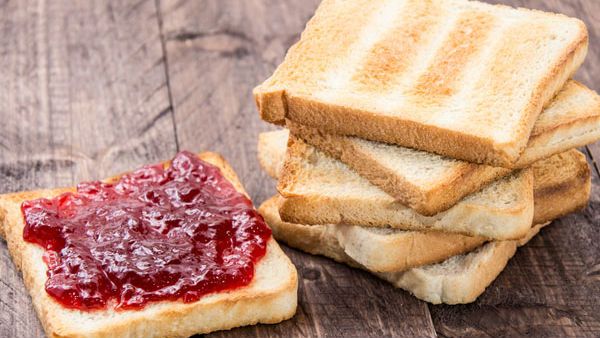 એચ ચમચી જામ અને 2 ચમચી ખાંડ