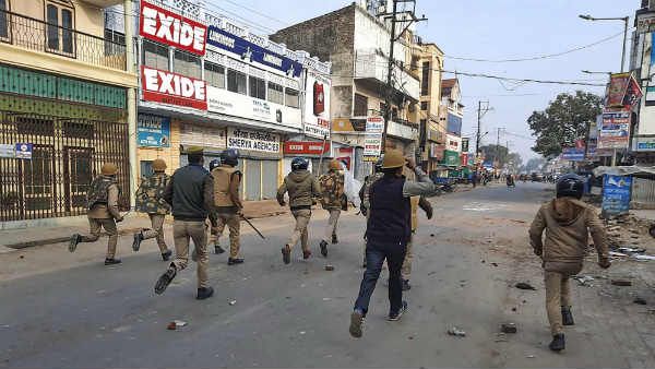 આંતરિક ફાયરિંગમાં મૃત્યુ પામ્યા પ્રદર્શનકારી- પોલીસ