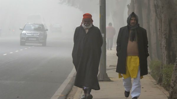 કાંપી રહી છે દિલ્લી, ટ્રેનો મોડી