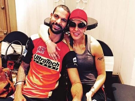 હરભજન સિંહે આયશા સાથે કરાવ્યો પરિચય