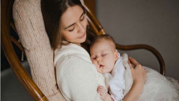 બાળકના વારંવાર માંગવા પર સ્તનપાન કરાવવાથી બાળક બગડી જાય છે