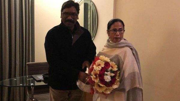 મુખ્યમંત્રી પદની શપથ લેતા પહેલા હેમંત સોરને મમતા બેનરજી સાથે મુલાકાત કરી