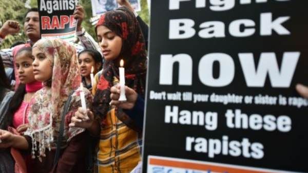 ડોક્ટરને ન્યાય અપાવવા માટે રોષે ભરાયેલો છે દેશ ડોક્ટરને ન્યાય અપાવવા માટે રોષે ભરાયેલો છે દેશ